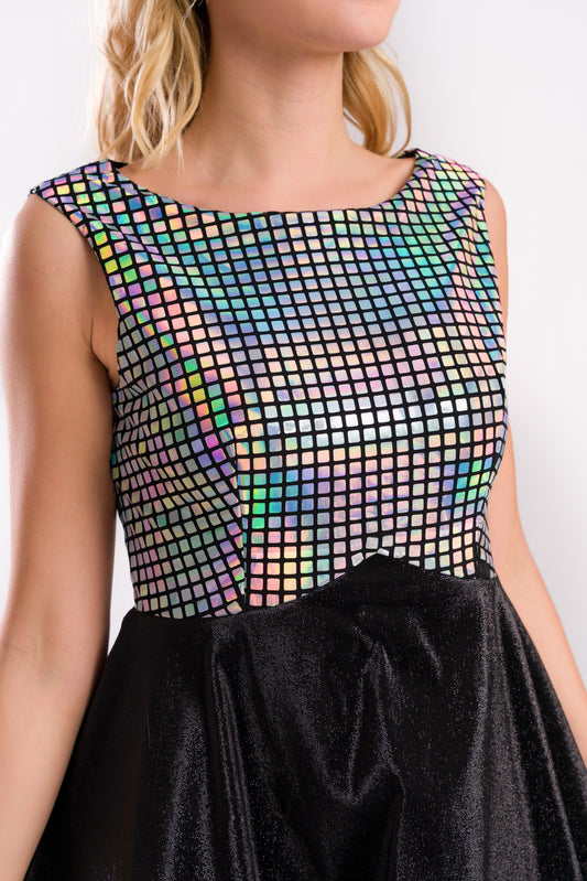 Ärmelloses Maxikleid mit zwei verschiedenen Unterteilen